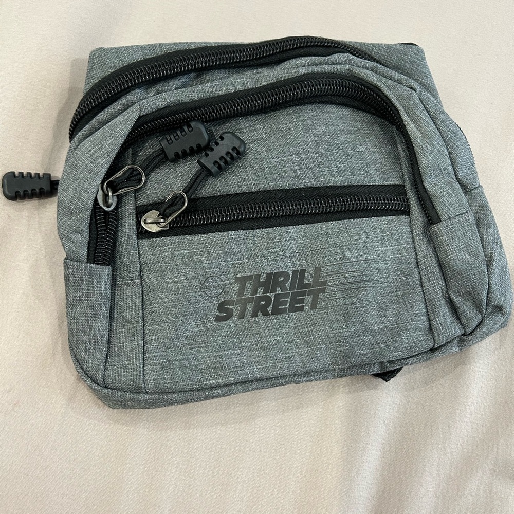 💥PRICE⬇️ 
NISSAN • Thrill Street Fanny Pack • Medium • Grey •